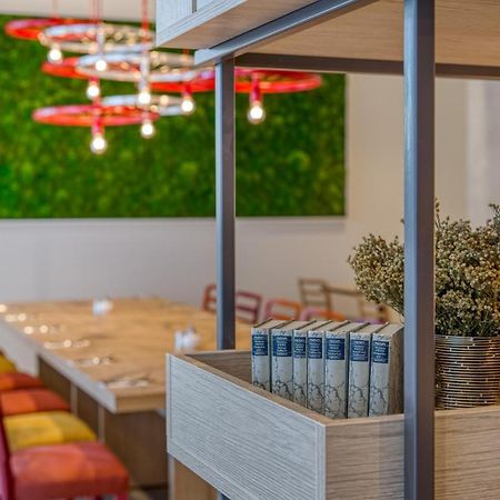 Intercityhotel Berlin Airport Ber Terminal 1 & 2 쇼네펠드 외부 사진 The interior of the restaurant