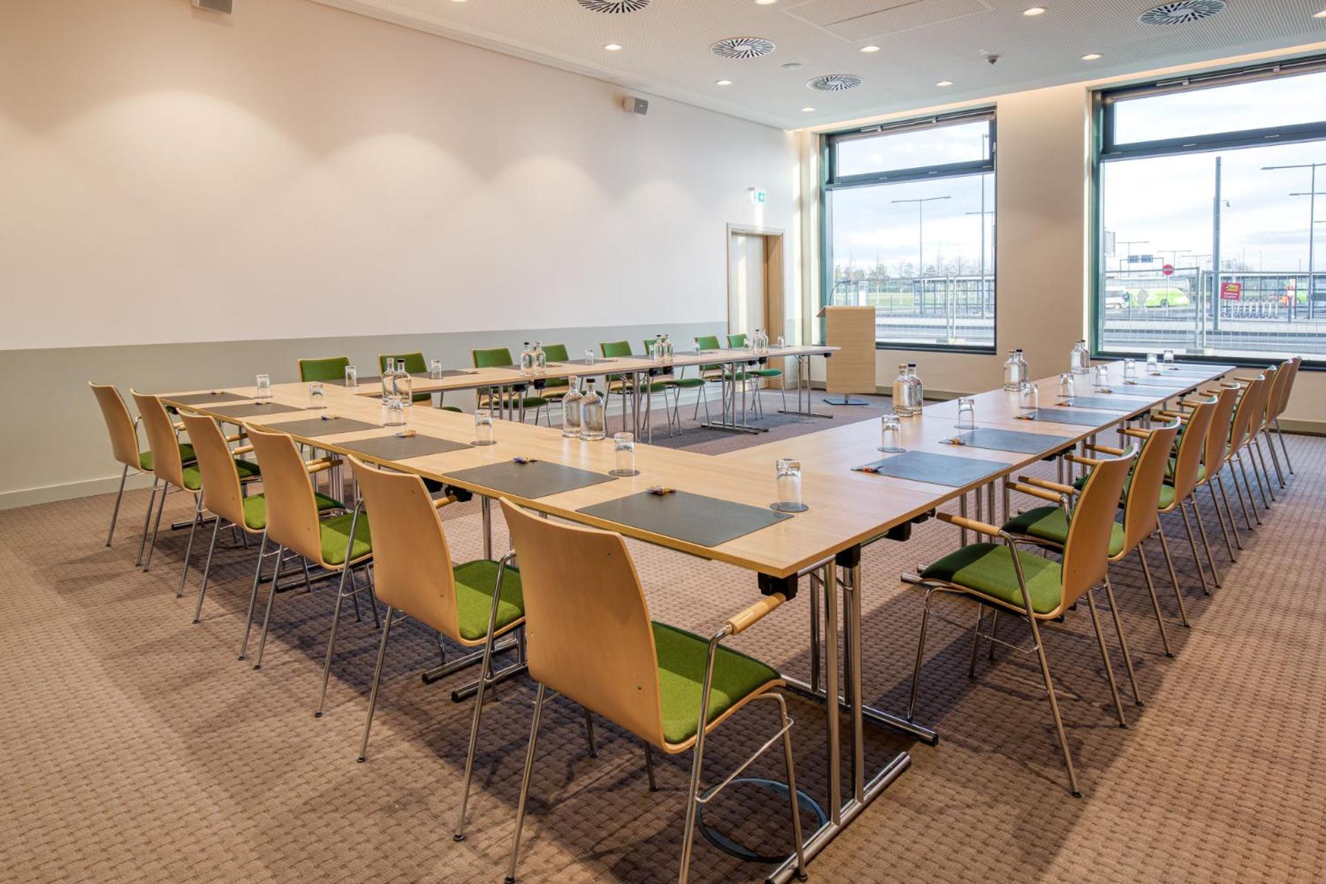 Intercityhotel Berlin Airport Ber Terminal 1 & 2 쇼네펠드 외부 사진 Meeting room