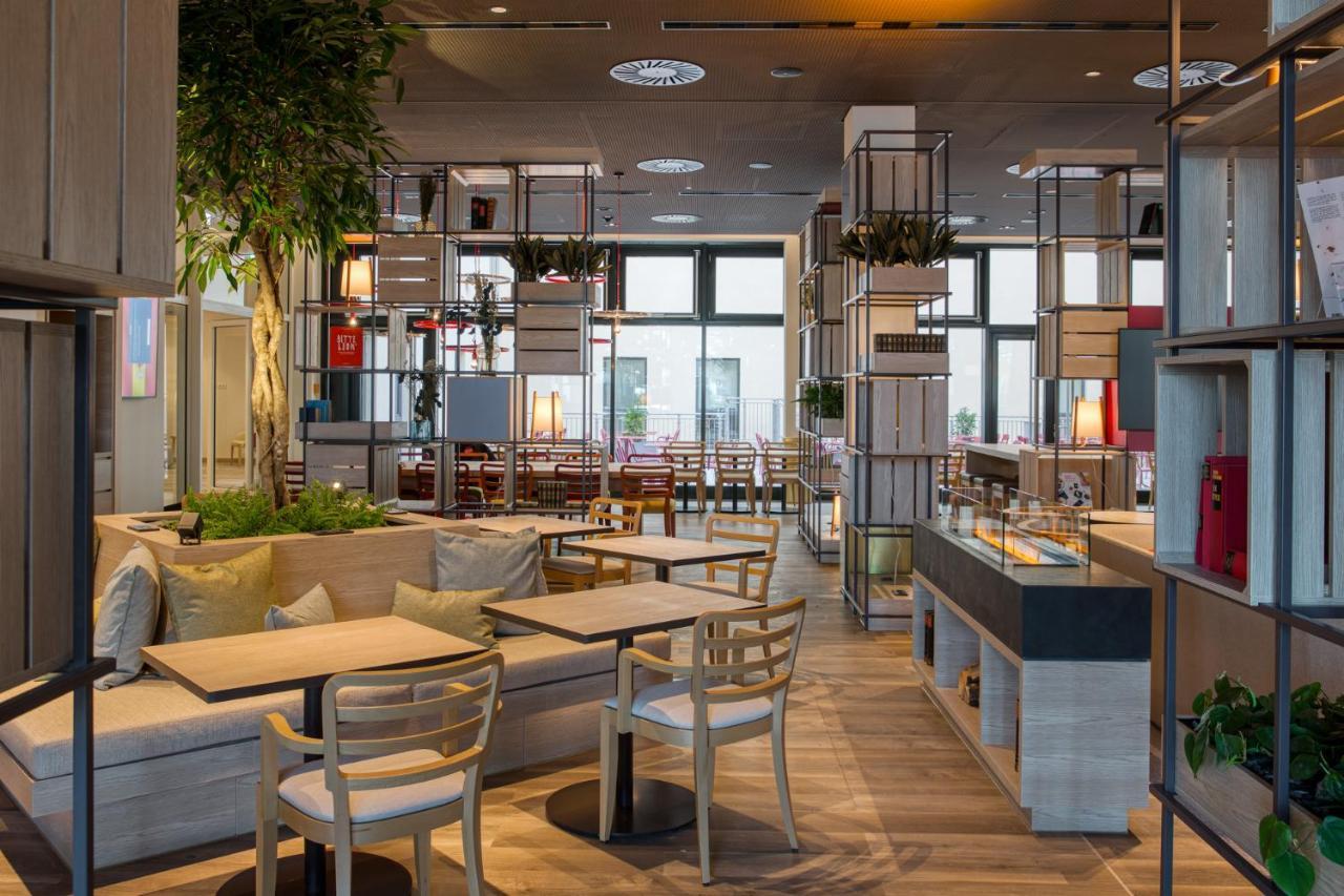 Intercityhotel Berlin Airport Ber Terminal 1 & 2 쇼네펠드 외부 사진 Interior of the hotel
